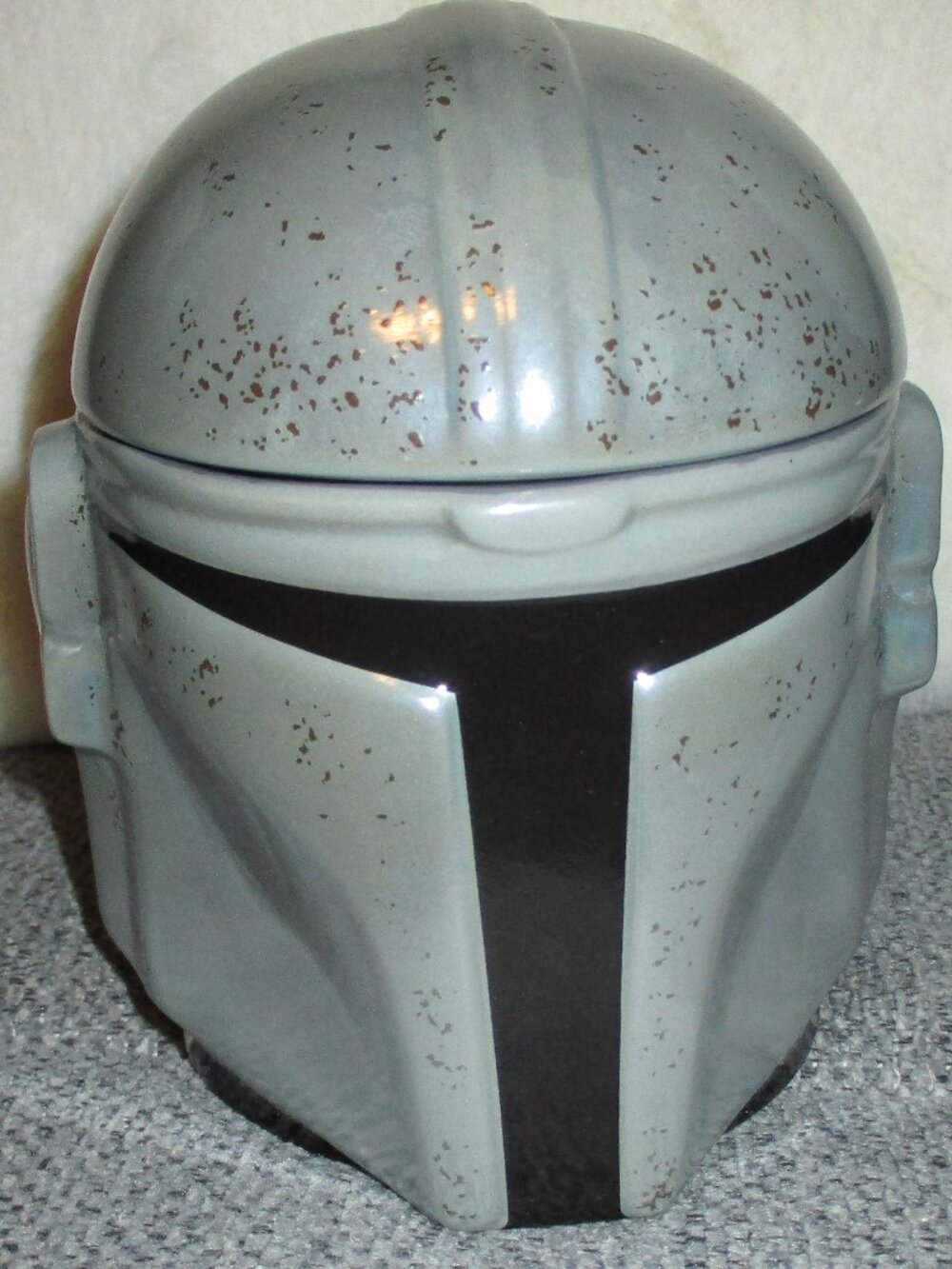 NWOT Disney Star Wars Mandalorian mug with lid